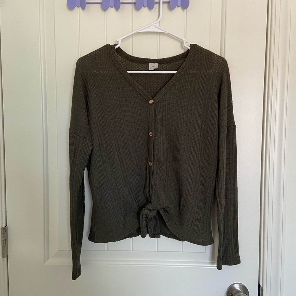 EUC | Paper Crane women’s knitted button down knotted top —‎ small